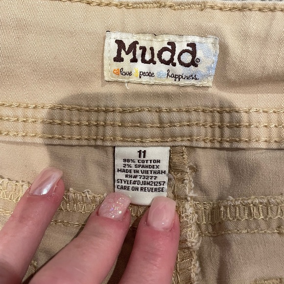 Mudd Capris. Tan. Size 11. - Picture 3 of 4